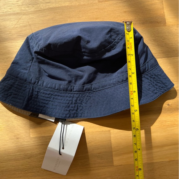 NWT Burberry baby hat, size XS - Picture 5 of 7